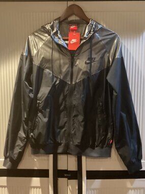 Nike Hooded Windrunner Jacket Womens Large NWT Nylon Full Zip Black/Silver
